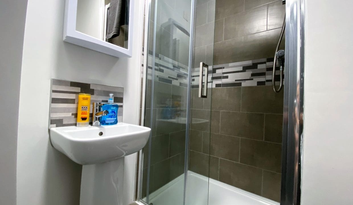 04 SHower room