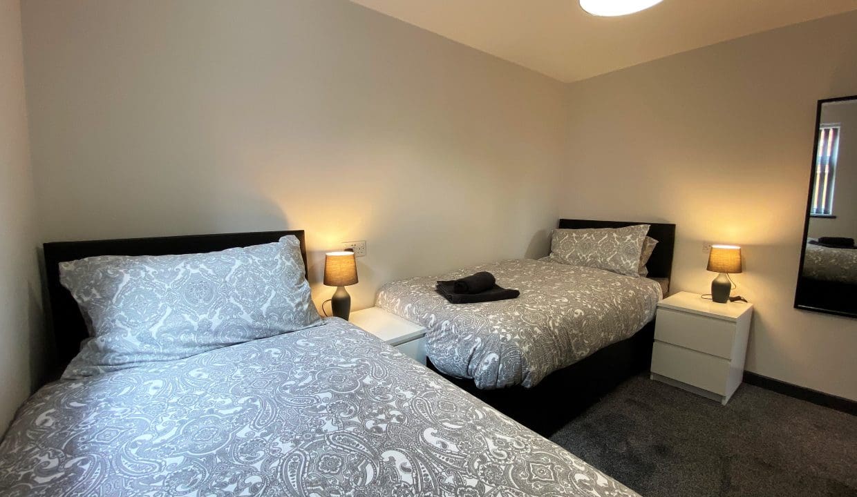 06 bedroom