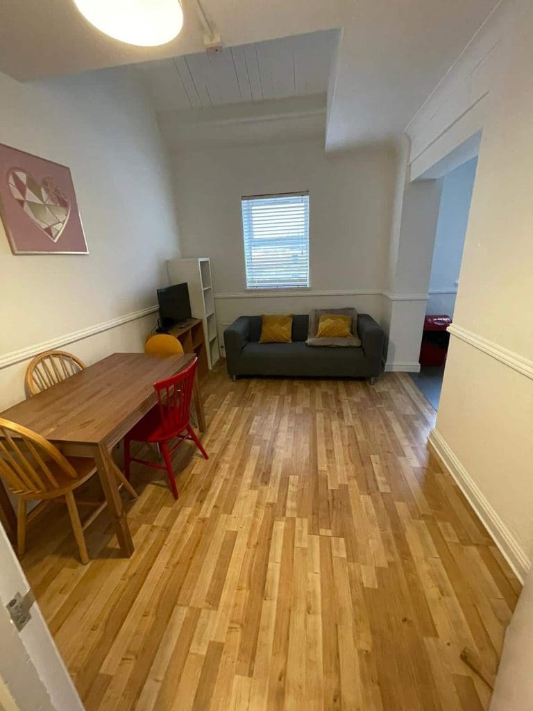 4 Bedroom (5 Beds) Apartment – Bedford, Bedfordshire