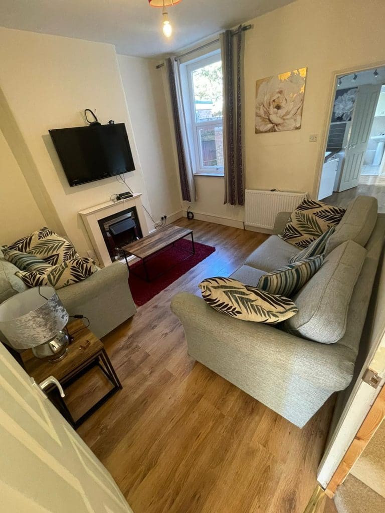 4 Bedroom (6 beds), 1 bath – Salisbury Street, Bedford