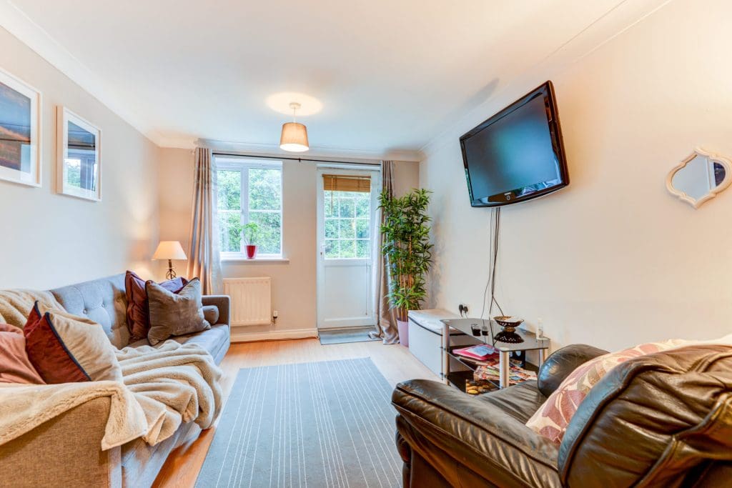 2 Bedroom, (4 Beds), 2 Bath Apartment – Crawley