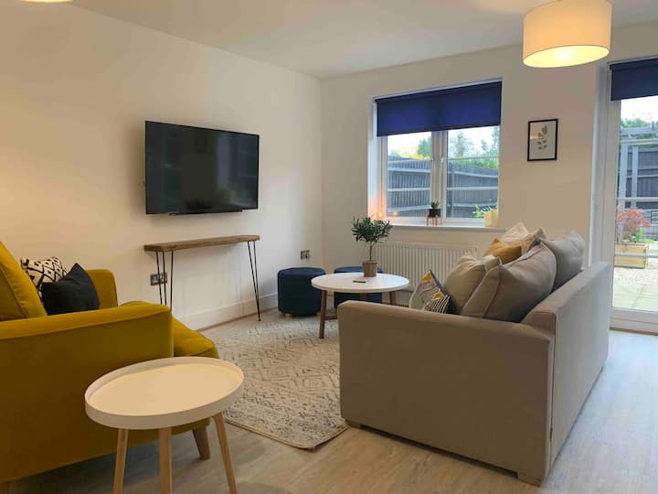 3 Bedroom (4 Beds), 3 Bathroom House – Chichester, West Sussex, England, UK