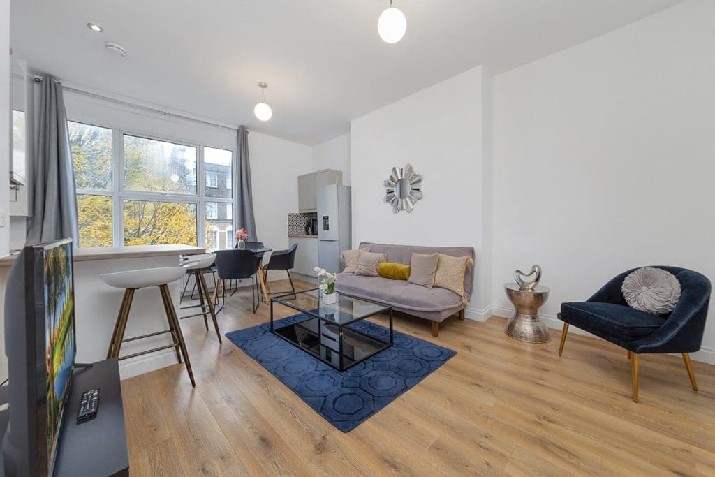 3 Bedroom (4 Beds), 1 Bathroom Apartment – Chatham, Kent, England, UK