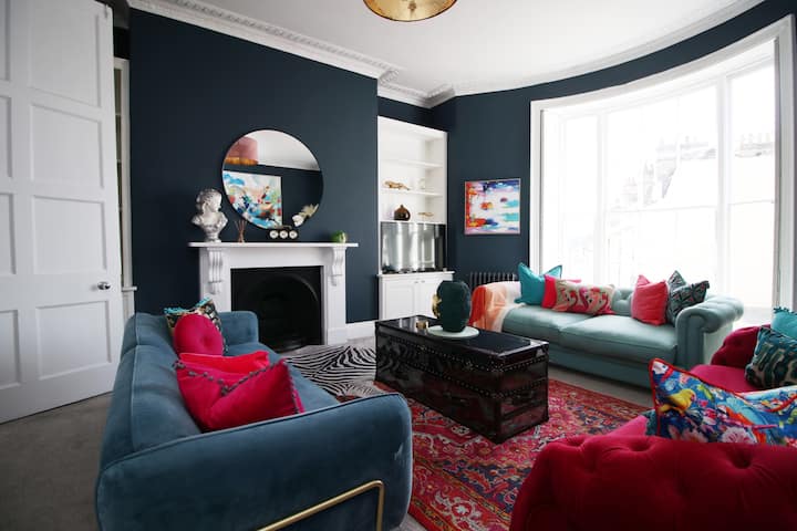 5 Bedroom (9 Beds), 3 Bathroom House – Bath, Somerset, England, UK