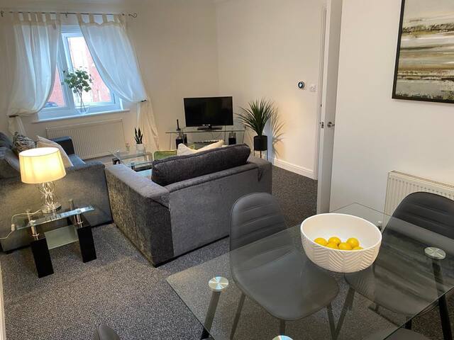 2 Bedroom (3 Beds), 1 Bathroom Apartment – Newport, Wales, UK