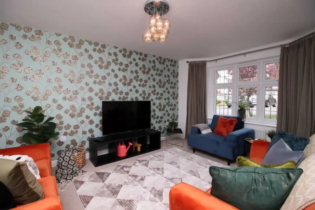 5 Bedroom (6 Beds), 3 Bathroom House – Pontypool, Torfaen, Wales, UK