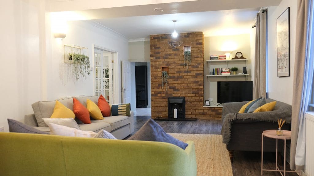 5 Bedroom (8 Beds), 3 Bathroom House – Northampton, Northamptonshire, England, UK
