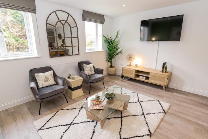 2 Bedroom (4 Beds), 2 Bath – Bournemouth, Dorset, England, UK