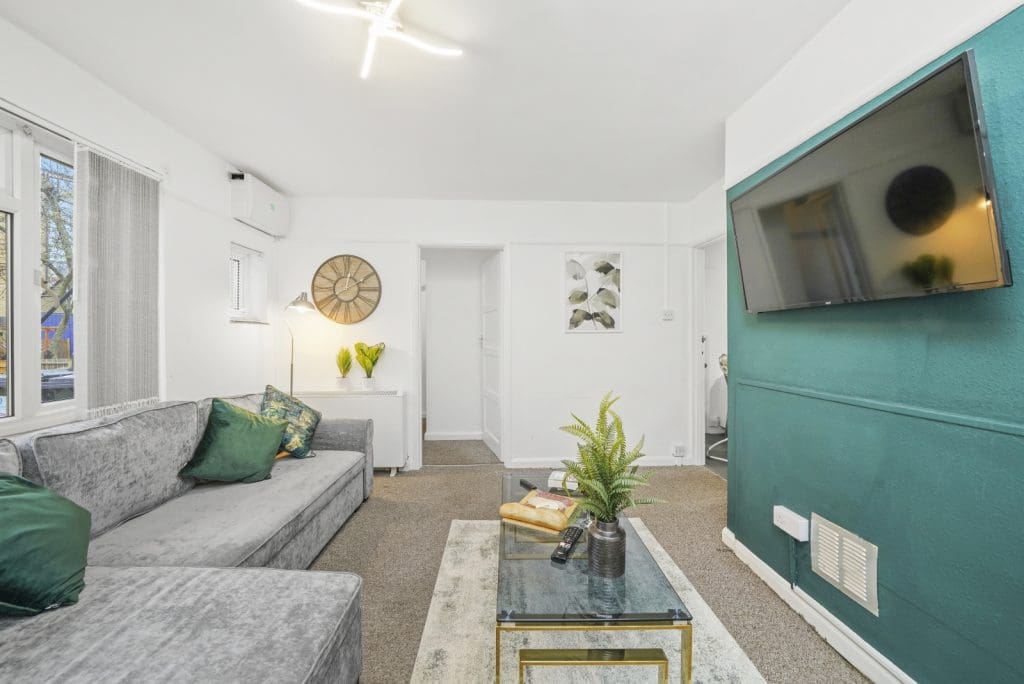 2 Bedroom (3 Beds), 1 Bathroom Apartment Located In Chelmsford, Essex, England, UK