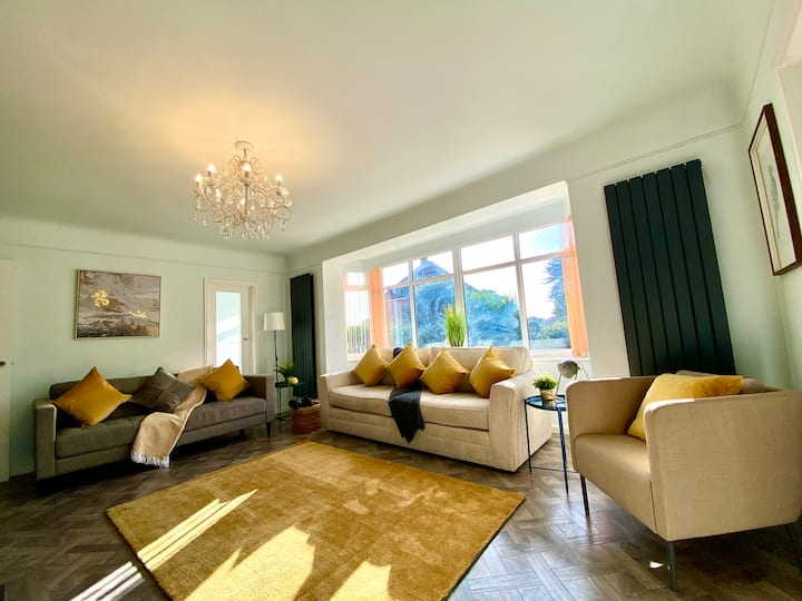 5 Bedroom (8 Beds), 1.5 Bath – Bournemouth, Dorset, England, UK