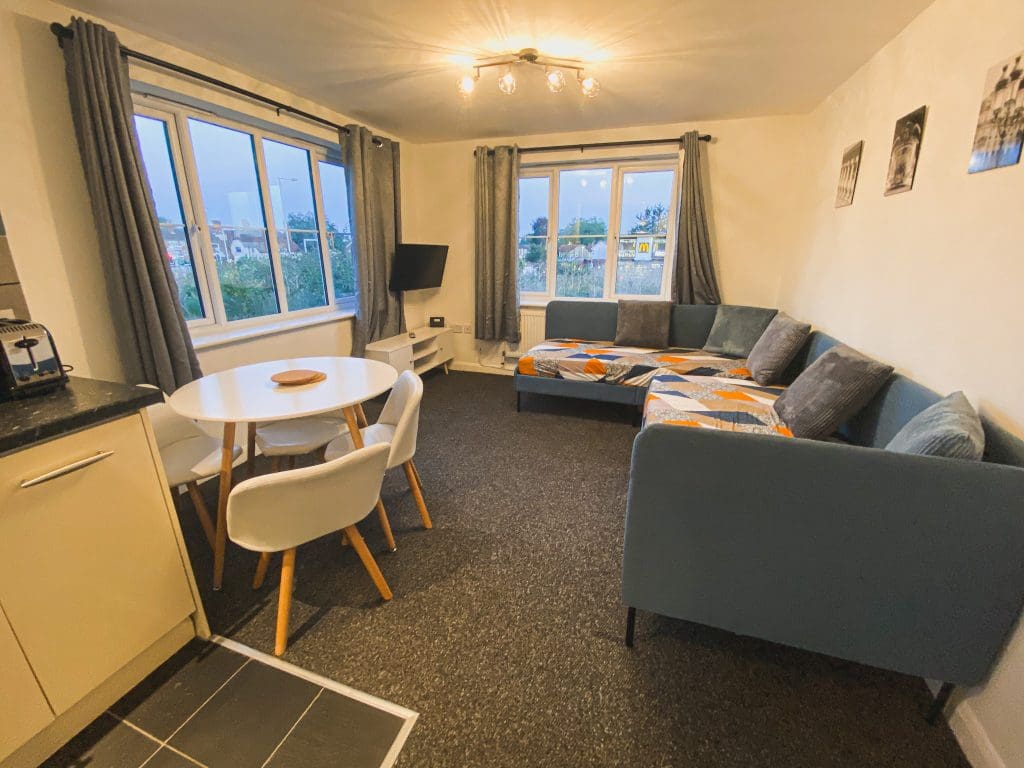 2 Bedroom (4 Beds), 2 Bathroom Apartment Located In Heathrow, London, England, UK