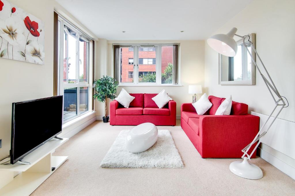 4 Bedrooms (6 Beds), 1 Bath – Birmingham,  West Midlands, England, UK