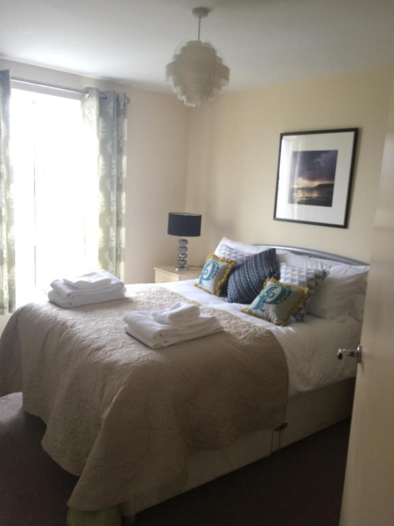 4 Bedrooms (4 Beds), 2 Bath – Cardiff, South Glamorgan, Wales, UK