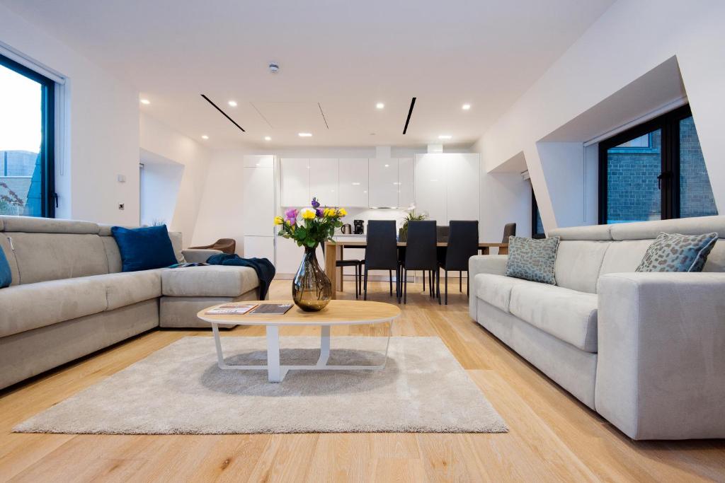 12 Bedrooms (12 Beds), 3 Bath – City of London,  Greater London, England, UK
