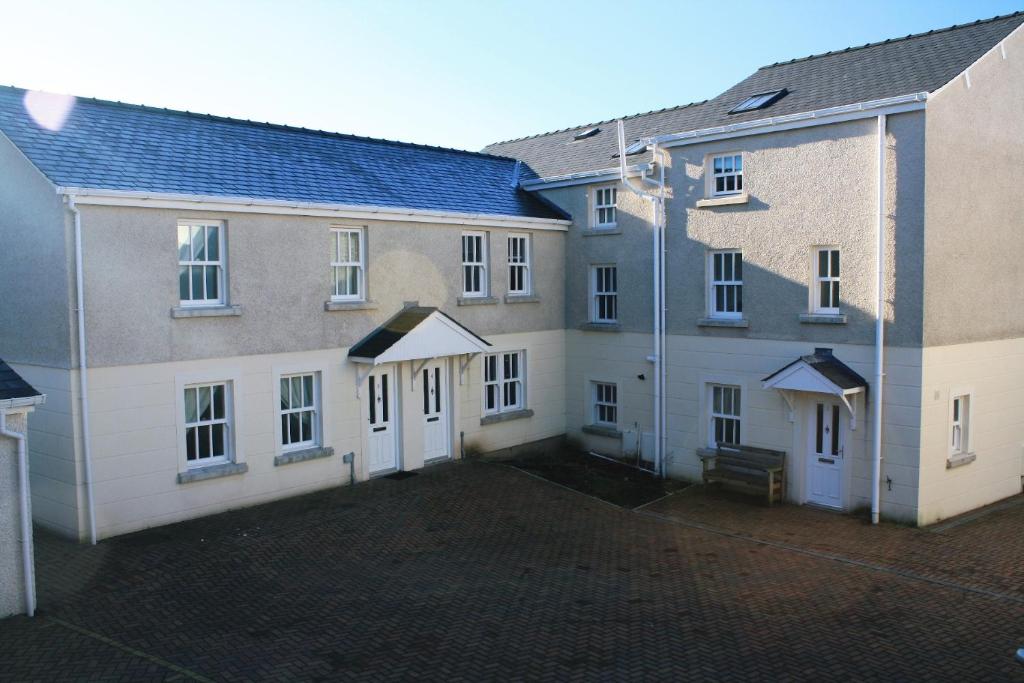 2 Bedrooms (3 Beds), 1 Bath – Ulverston,  Cumbria, England, UK