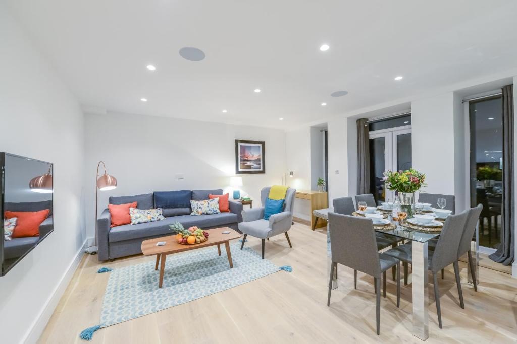 4 Bedrooms (8 Beds), 2 Bath – City of London,  Greater London, England, UK