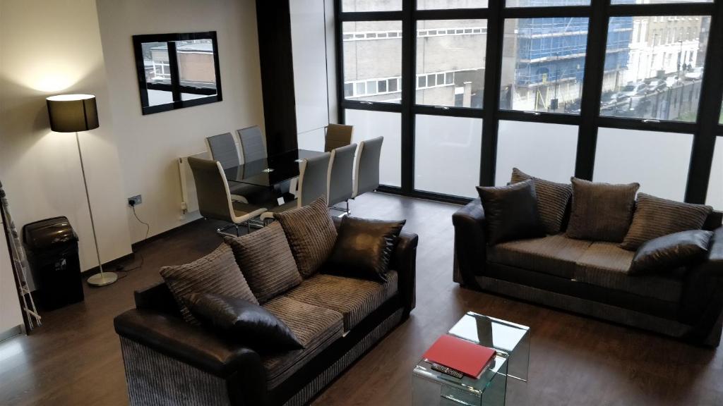 12 Bedrooms (28 Beds), 1 Bath – City of London, Greater London, England, UK