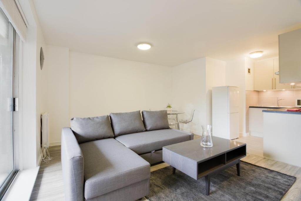 6 Bedrooms (8 Beds), 1 Bath – City of London,  Greater London, England, UK