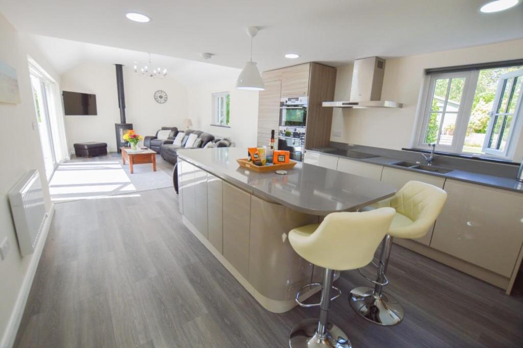 3 Bedrooms (4 Beds), 3 Bath – Truro, Cornwall, England, UK