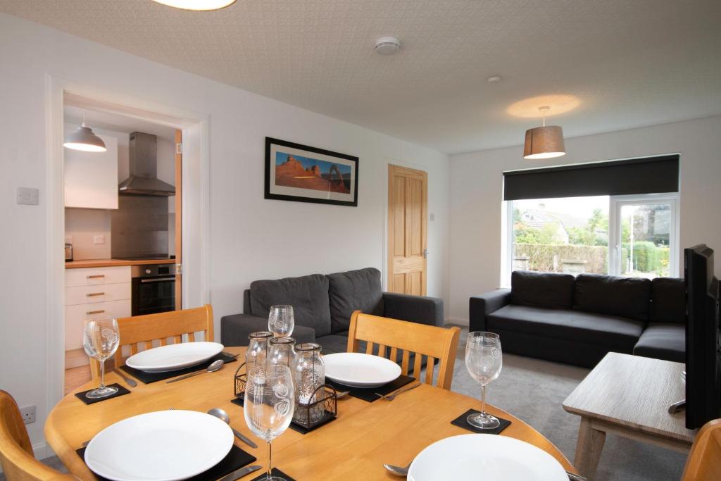 2 Bedrooms (4 Beds)
