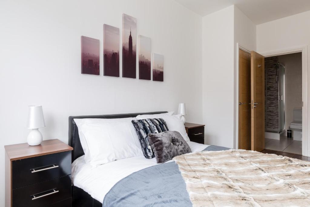 2 Bedrooms (4 Beds), 2 Bath – Birmingham,  West Midlands, England, UK
