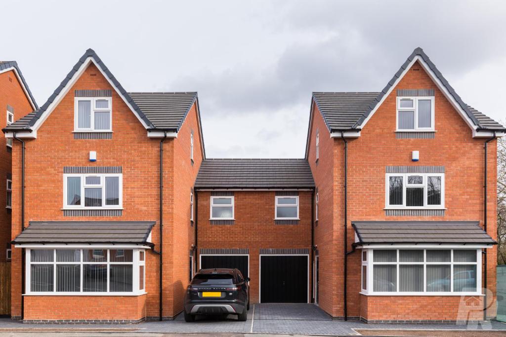 12 Bedrooms (20 Beds), 2 Bath – Birmingham,  West Midlands, England, UK