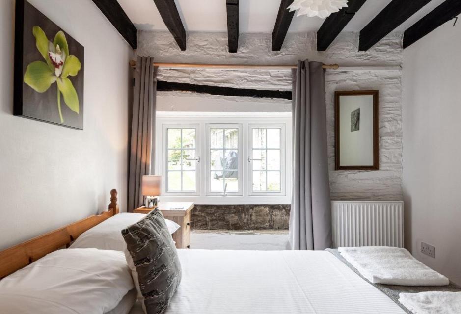 9 Bedrooms (11 Beds), 1 Bath – Liskeard, Cornwall, England, UK