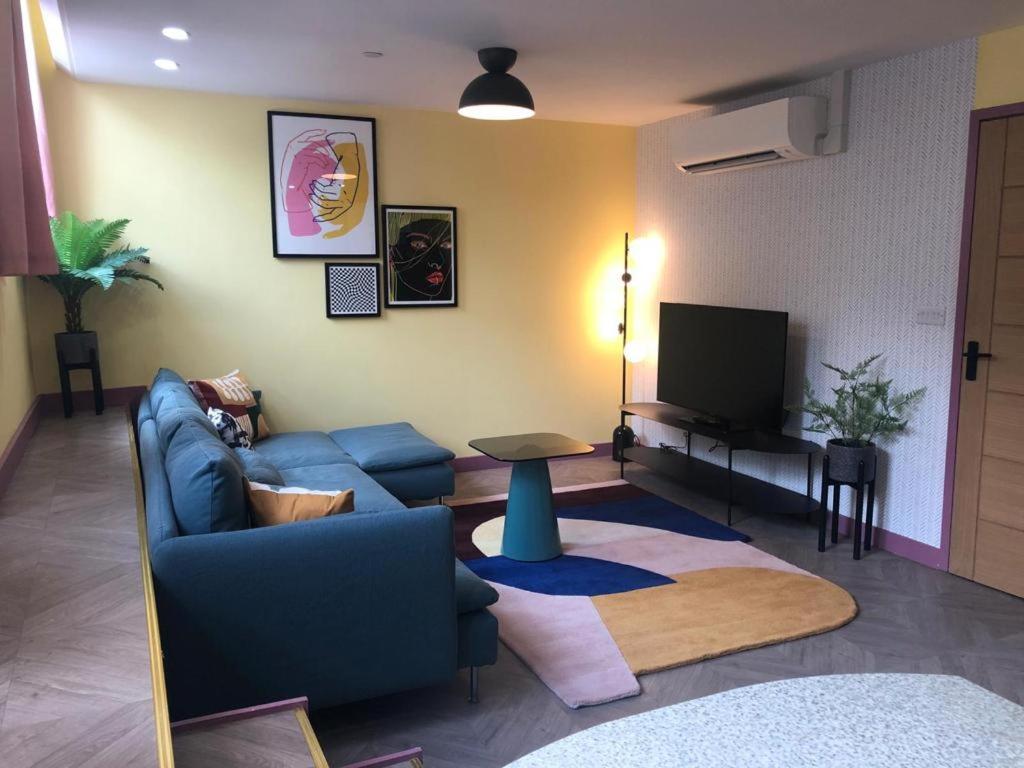 2 Bedrooms (2 Beds), 1 Bath – Cardiff,  South Glamorgan, Wales, UK
