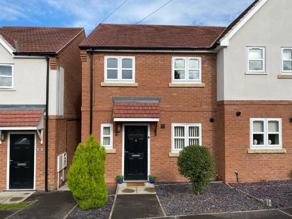 3 Bedrooms (3 Beds), 2 Bath – Ilkeston,  Derbyshire, England, UK