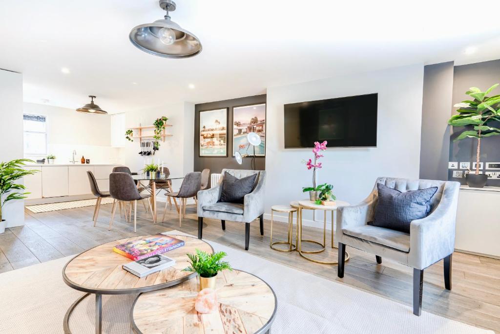 3 Bedrooms (3 Beds), 1 Bath – City of London, Greater London, England, UK