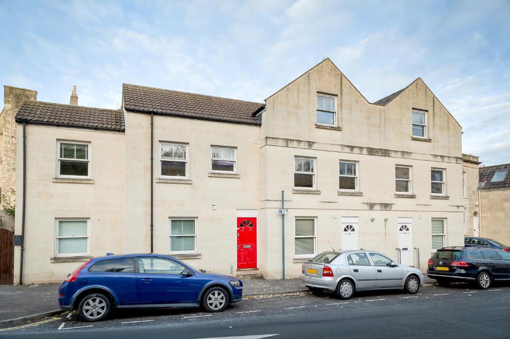 4 Bedrooms (5 Beds), 2 Bath – Bath, Bath, England, UK
