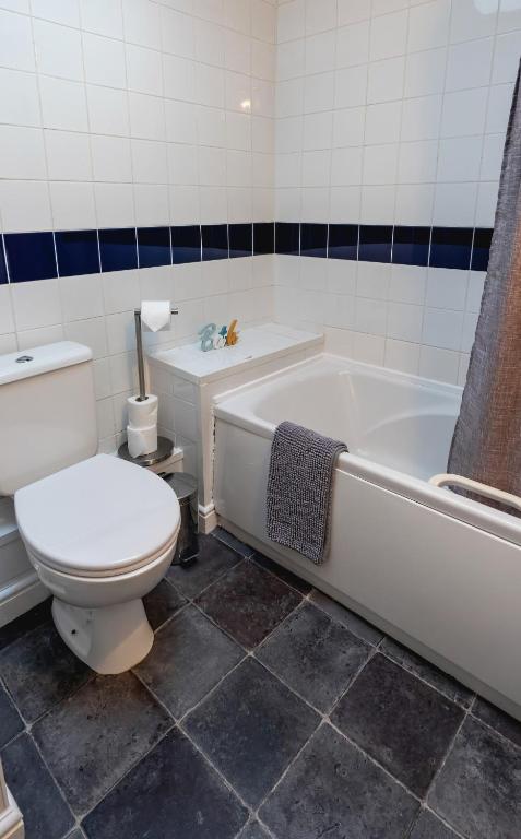 3 Bedrooms (4 Beds), 1 Bath – Maryport,  Cumbria, England, UK