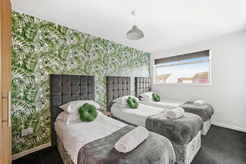 3 Bedrooms (5 Beds), 1 Bath – Birmingham, West Midlands, England, UK