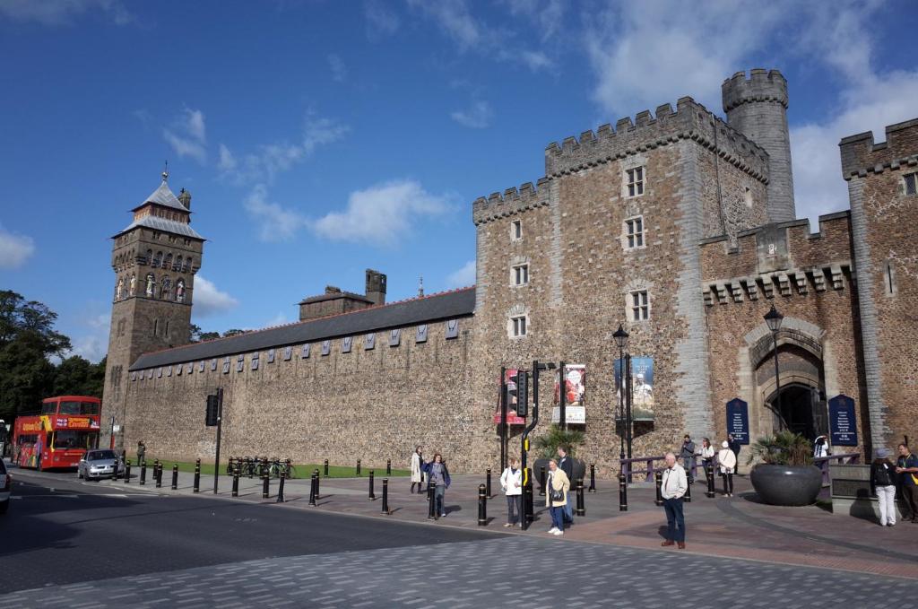 2 Bedrooms (2 Beds), 1 Bath – Cardiff,  South Glamorgan, Wales, UK