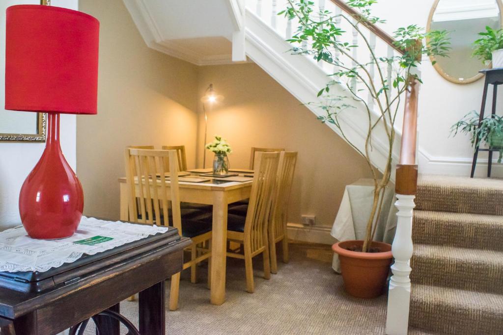 2 Bath - Llandudno