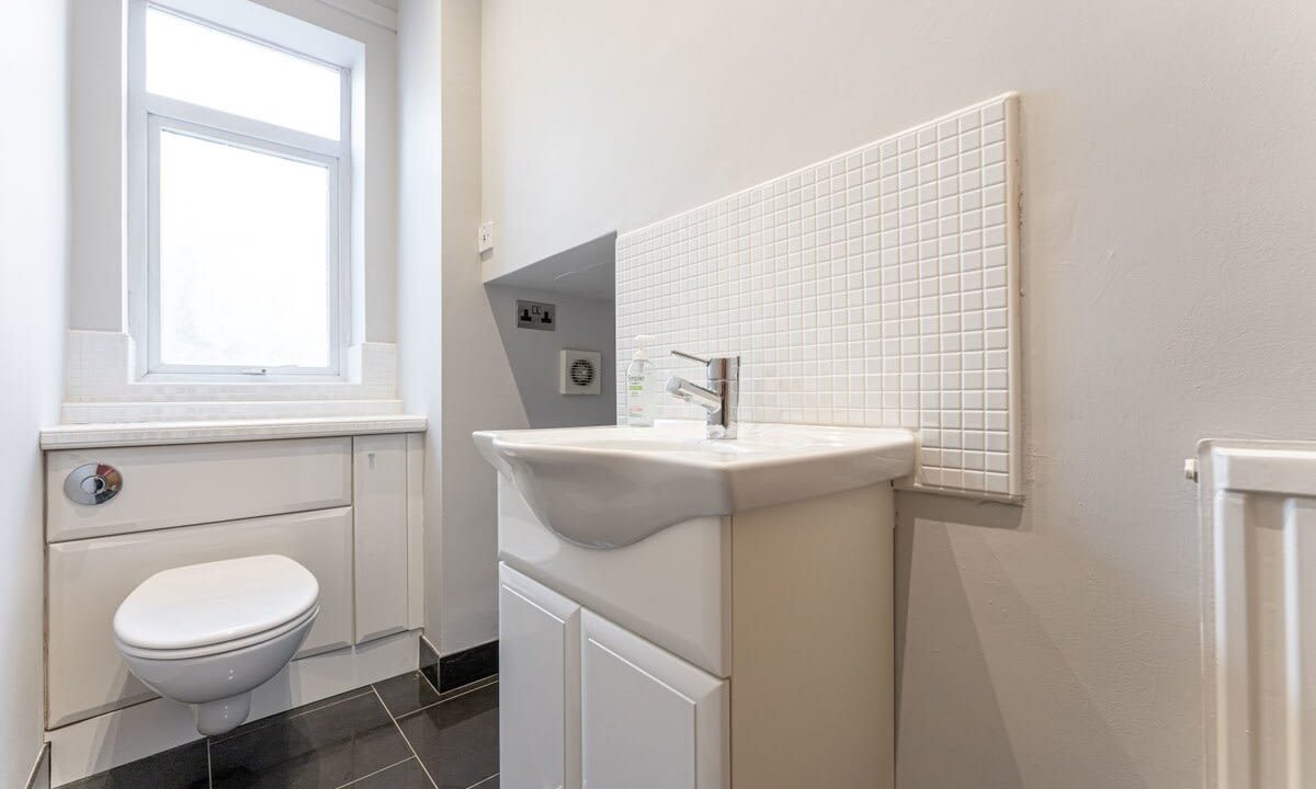Toilet 2