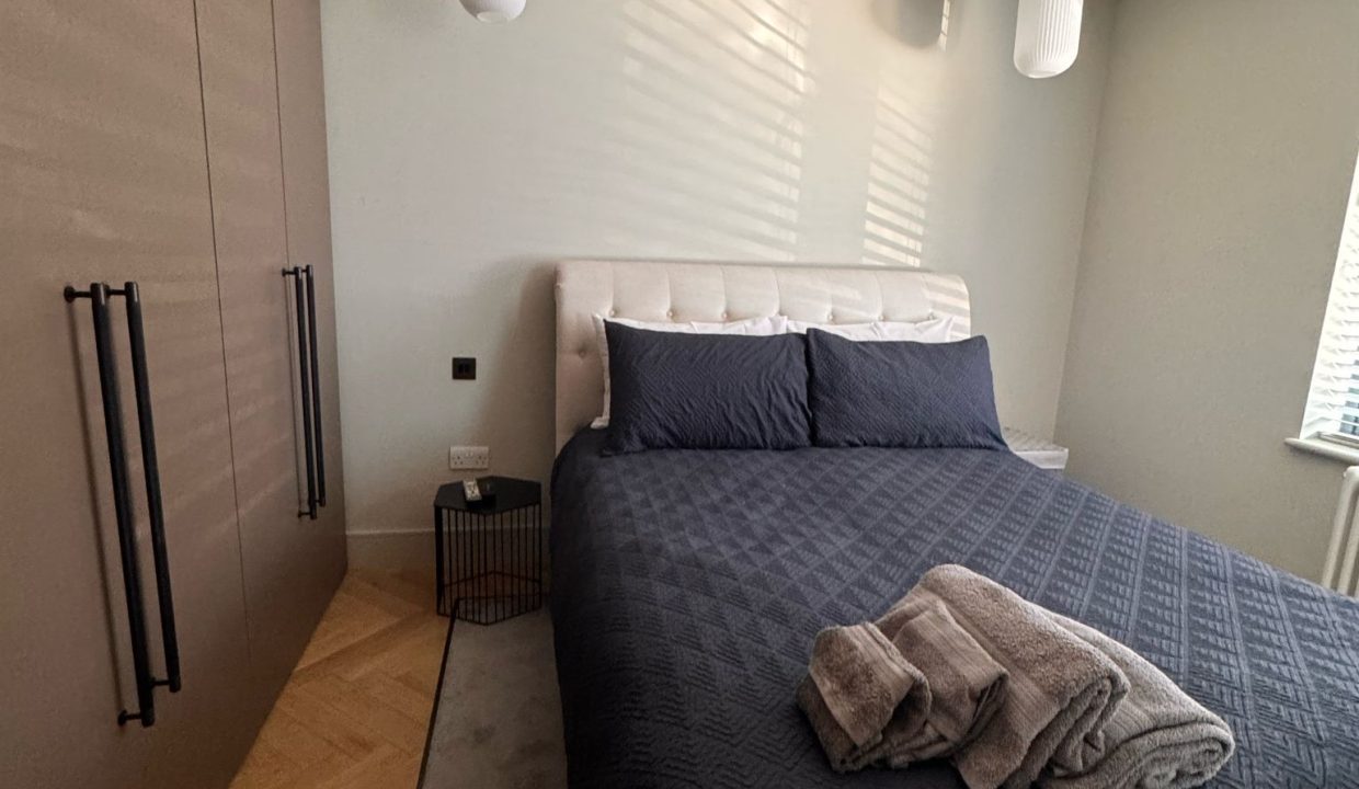 Bed 1 b