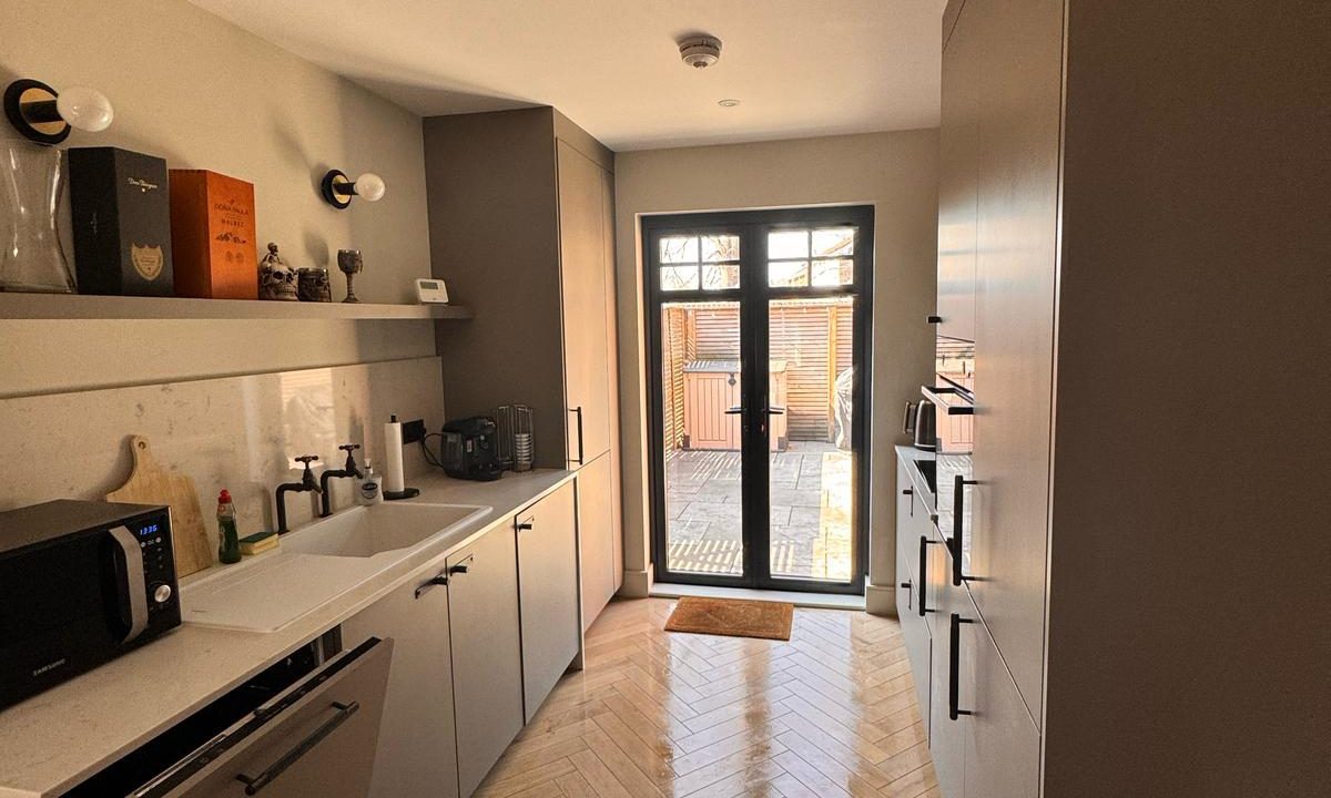 Kitchen b