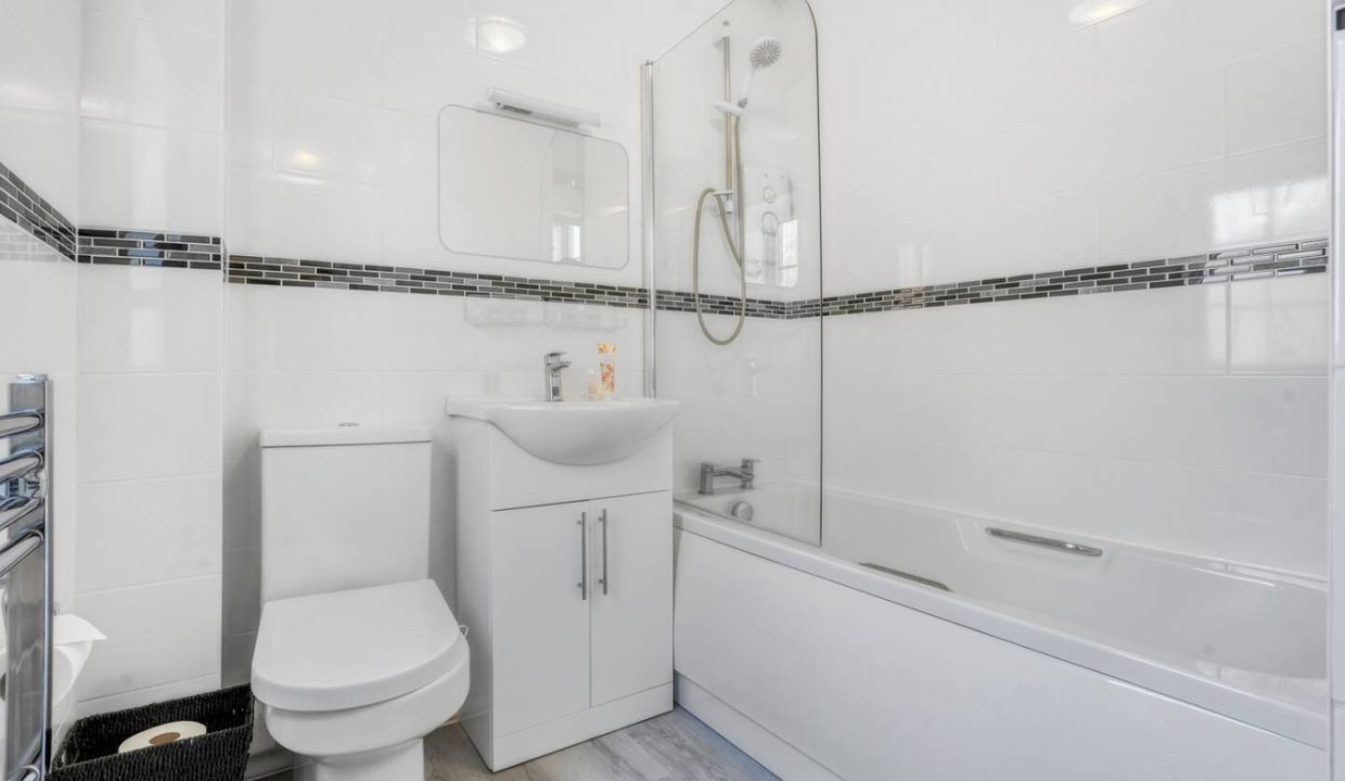 bathroom w