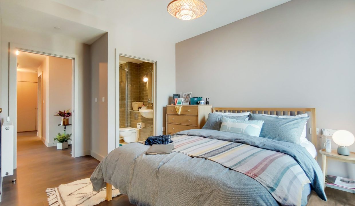 3. Canada Gardens- Bedroom