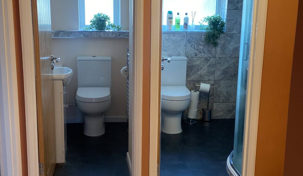 Bathrooms 1