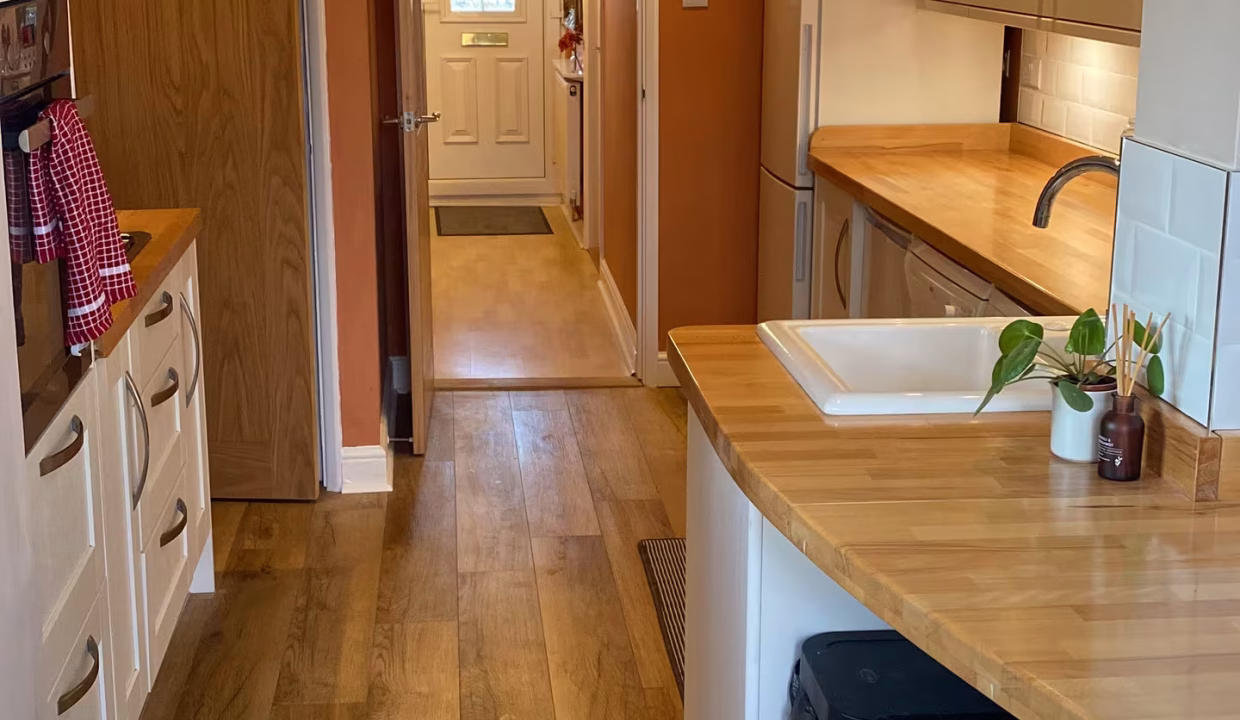 Full kitchen 3